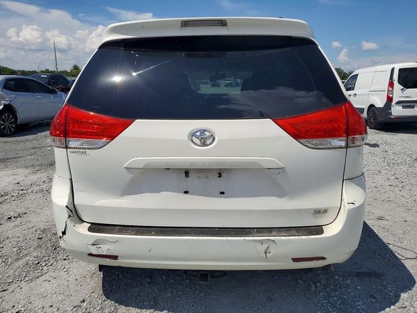 2014 TOYOTA SIENNA