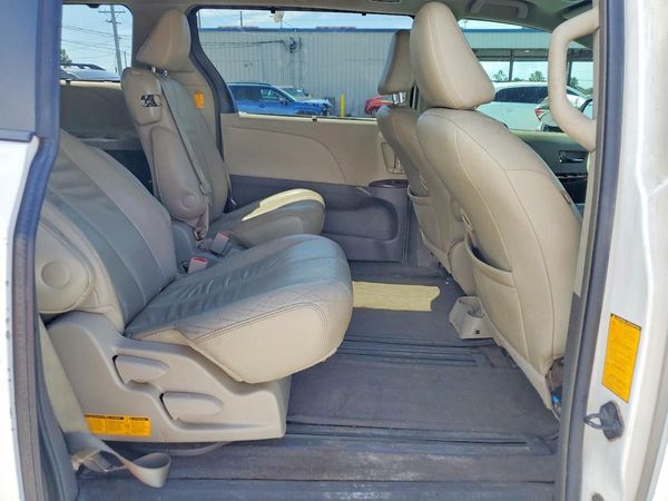 2014 TOYOTA SIENNA