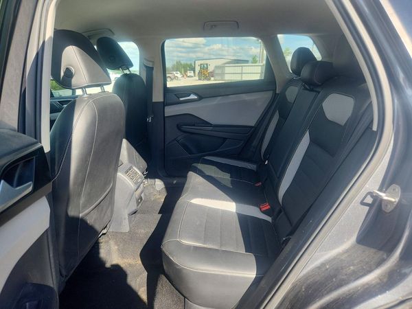 2022 VOLKSWAGEN TAOS 4Motion SEL