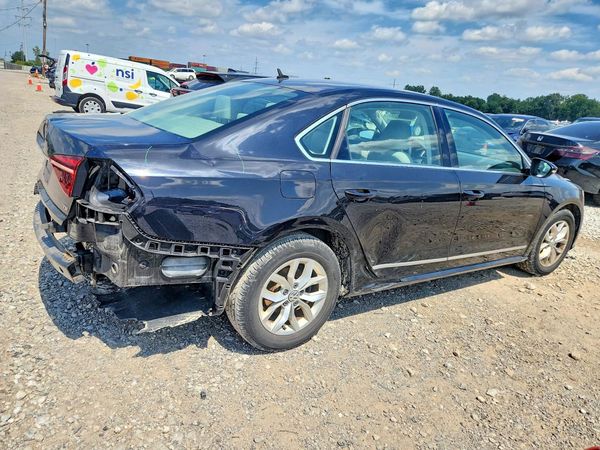 2017 VOLKSWAGEN PASSAT