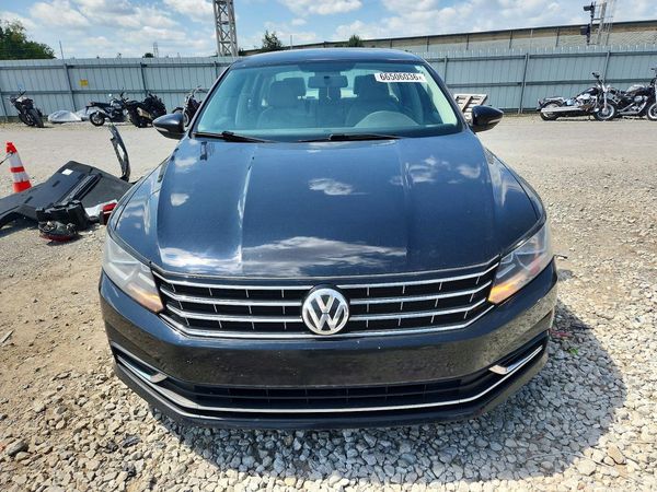 2017 VOLKSWAGEN PASSAT