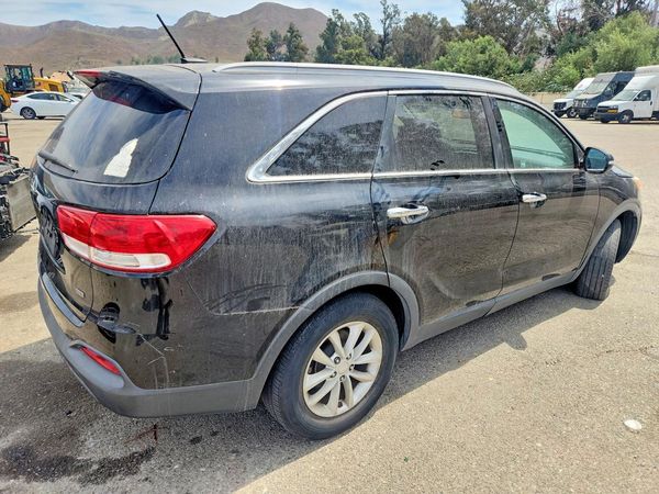 2016 KIA SORENTO L / LX