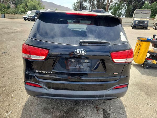 2016 KIA SORENTO L / LX
