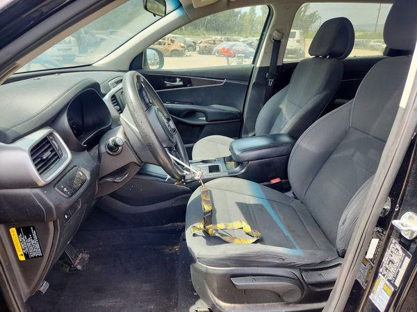 2016 KIA SORENTO L / LX