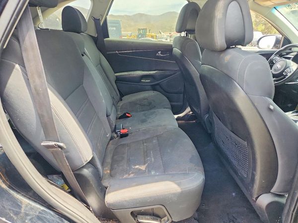 2016 KIA SORENTO L / LX