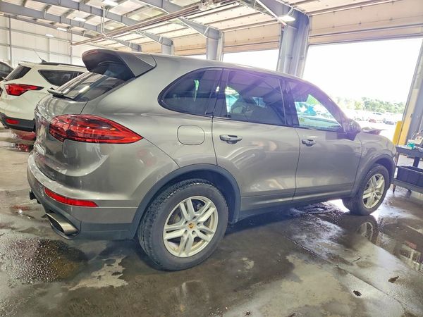 2016 PORSCHE CAYENNE