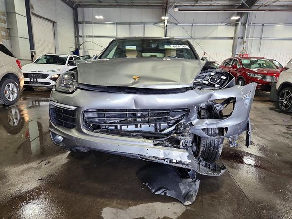 2016 PORSCHE CAYENNE