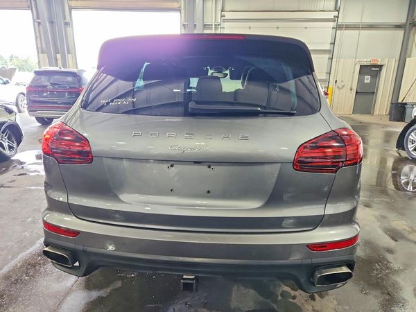 2016 PORSCHE CAYENNE