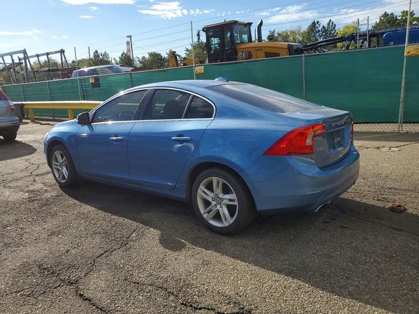 2015 VOLVO S60 Premier (non R design)