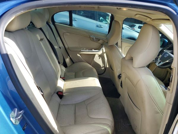 2015 VOLVO S60 Premier (non R design)