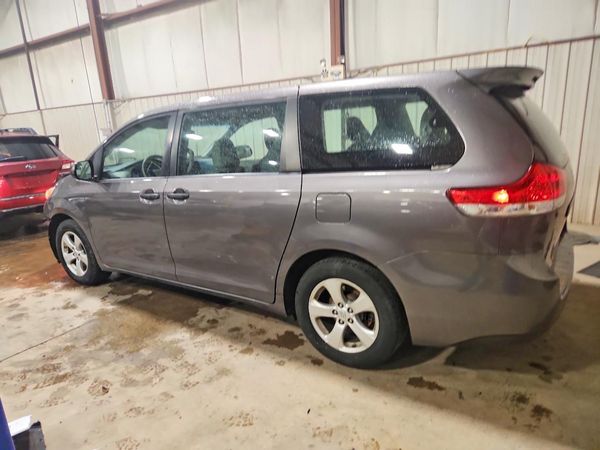 2014 TOYOTA SIENNA