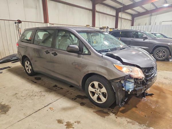 2014 TOYOTA SIENNA