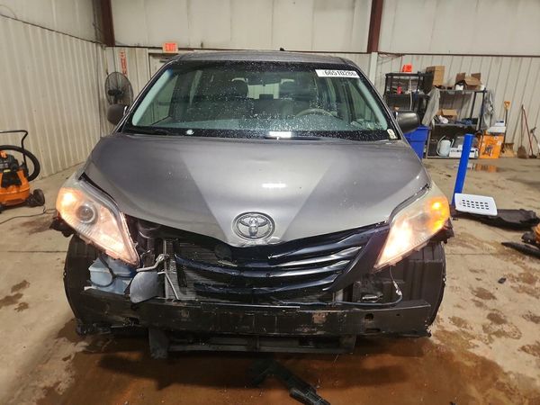 2014 TOYOTA SIENNA