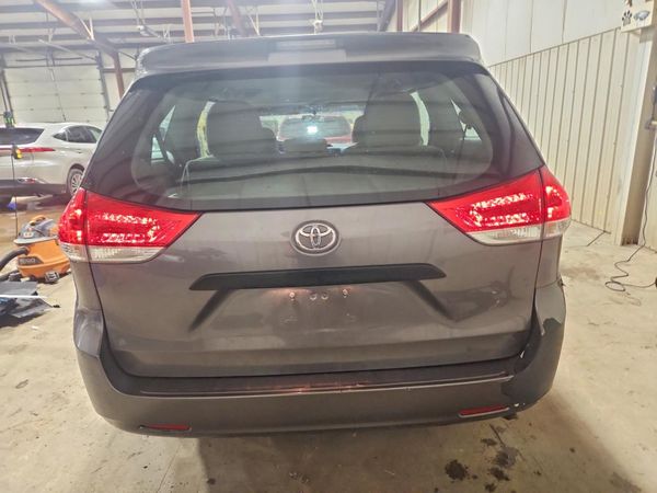 2014 TOYOTA SIENNA