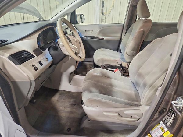 2014 TOYOTA SIENNA