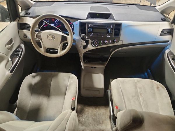 2014 TOYOTA SIENNA