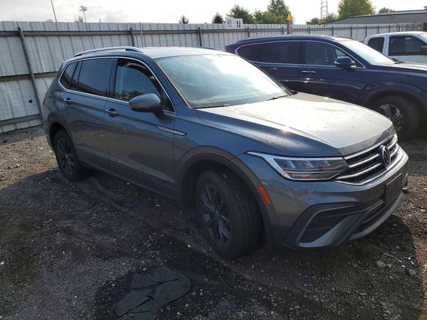 2022 VOLKSWAGEN TIGUAN 4Motion SE