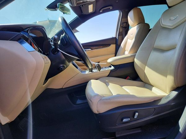 2017 CADILLAC XT5