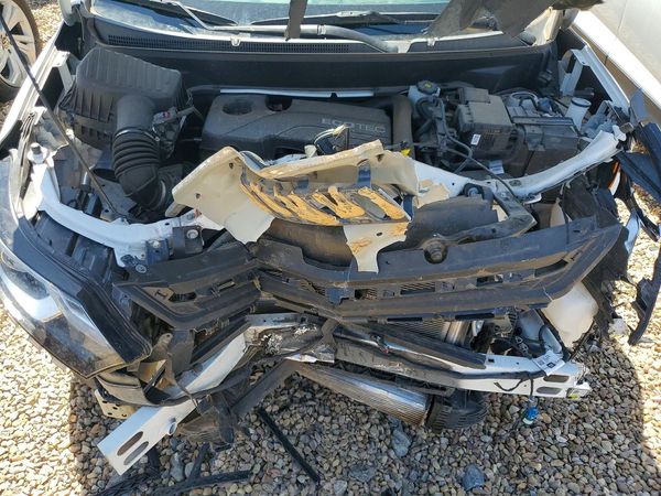 2021 CHEVROLET EQUINOX LT (1LT) — Engine bay