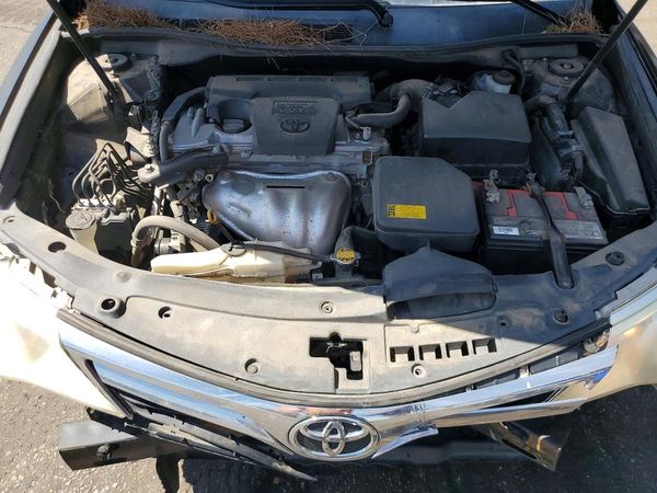 2012 TOYOTA CAMRY — Engine bay