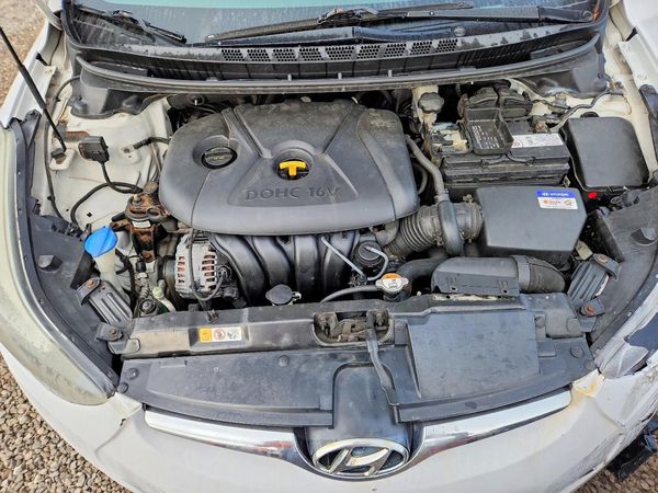 2016 HYUNDAI ELANTRA — Engine bay