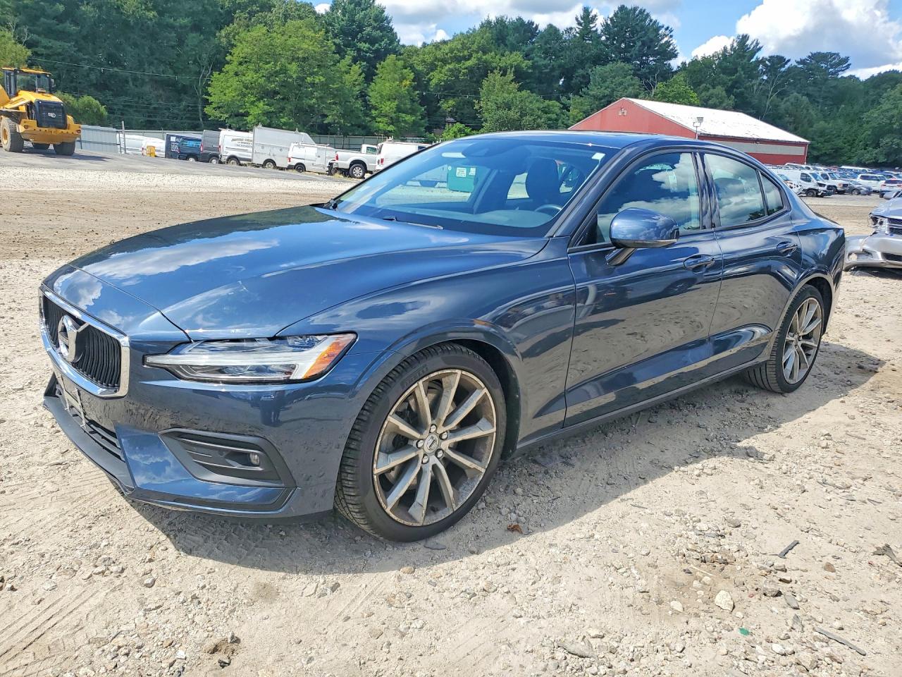 2021 VOLVO S60 Momentum