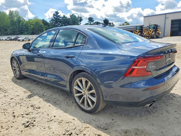 2021 VOLVO S60 Momentum