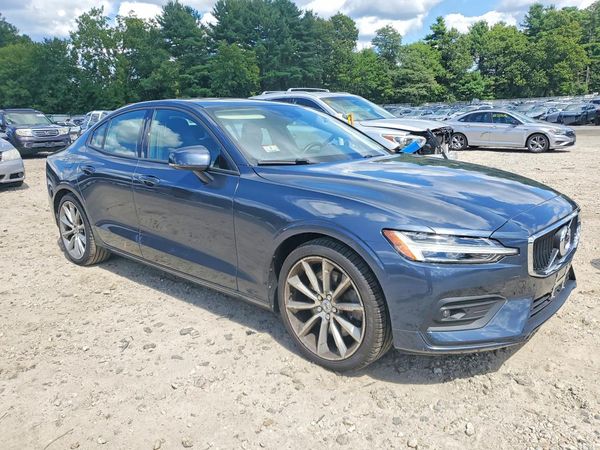 2021 VOLVO S60 Momentum
