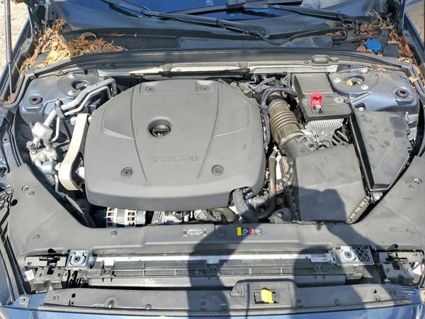 2021 VOLVO S60 Momentum