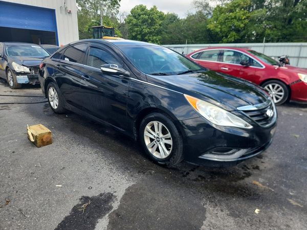 2014 HYUNDAI SONATA GLS/ GLS Popular — Passenger 3/4