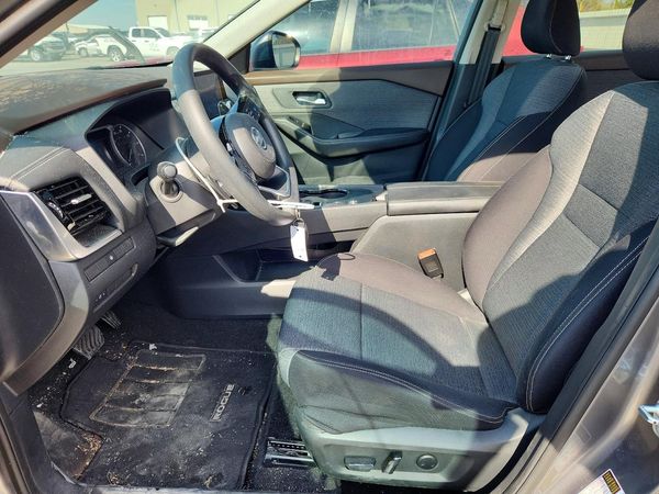 2021 NISSAN ROGUE SV — DENT