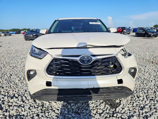 2020 TOYOTA HIGHLANDER LE
