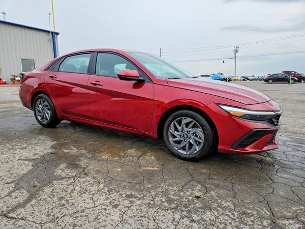 2024 HYUNDAI ELANTRA
