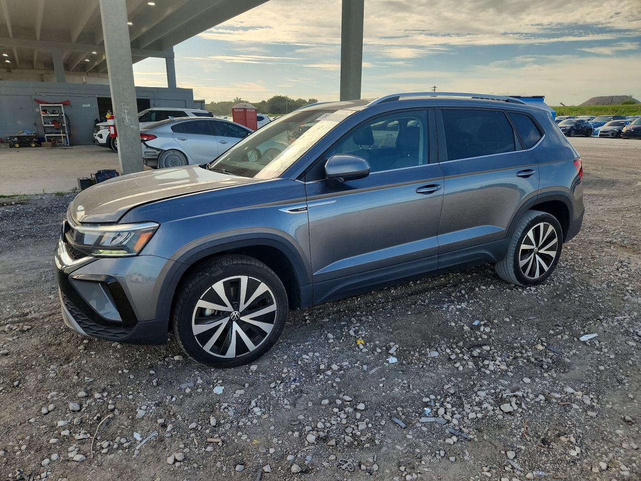2022 VOLKSWAGEN TAOS
