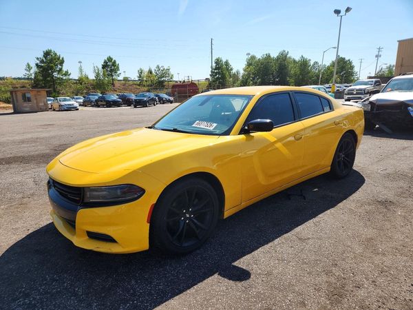 2017 DODGE CHARGER SE — Front 3/4