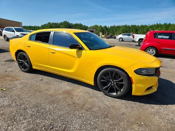 2017 DODGE CHARGER SE — Passenger 3/4