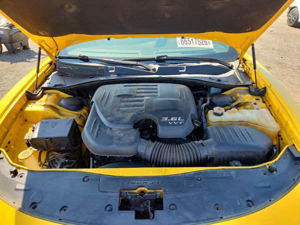 2017 DODGE CHARGER SE — Engine bay