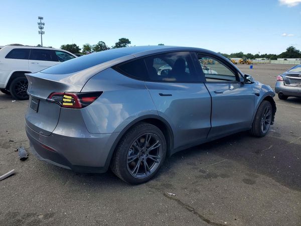 2025 TESLA MODEL Y