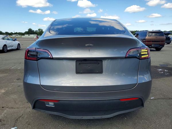 2025 TESLA MODEL Y