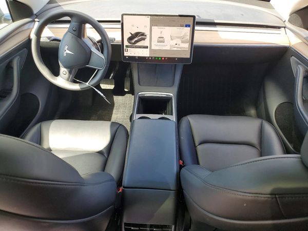 2025 TESLA MODEL Y