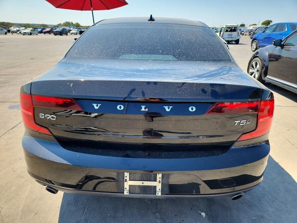 2018 VOLVO S90