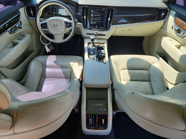 2018 VOLVO S90