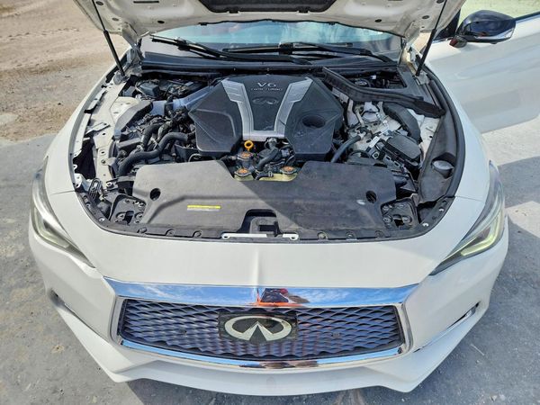 2017 INFINITI Q60 — Engine bay