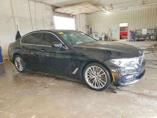 2018 BMW 530 xDrive — Passenger 3/4