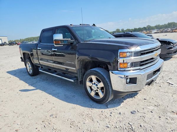 2019 CHEVROLET SILVERADO LTZ — Passenger 3/4