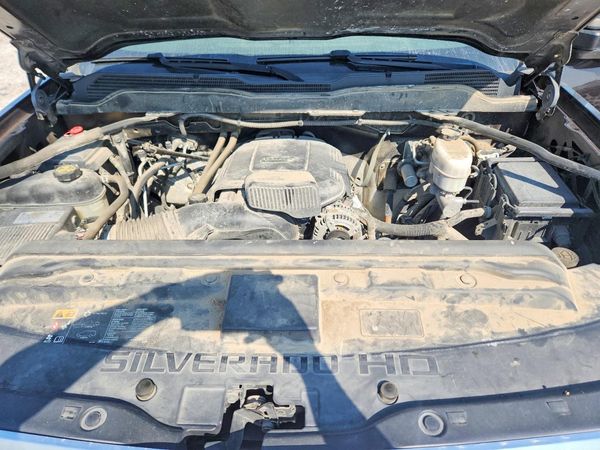 2019 CHEVROLET SILVERADO LTZ — Engine bay