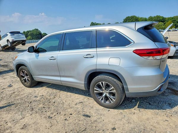 2018 TOYOTA HIGHLANDER LE