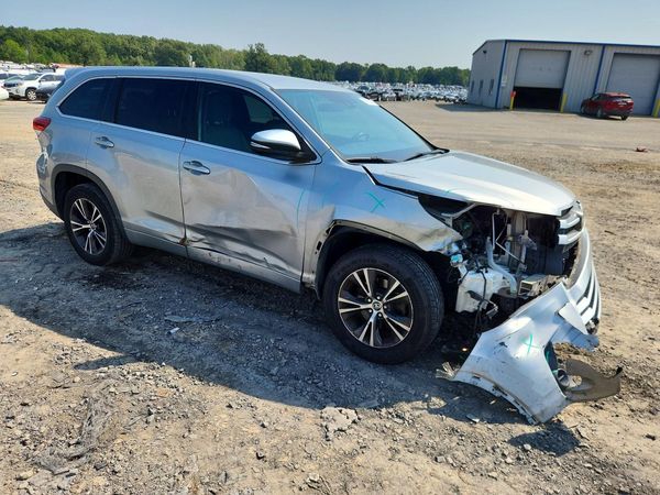 2018 TOYOTA HIGHLANDER LE