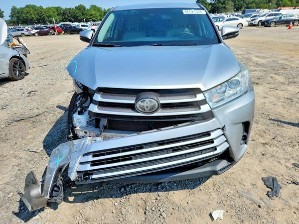2018 TOYOTA HIGHLANDER LE