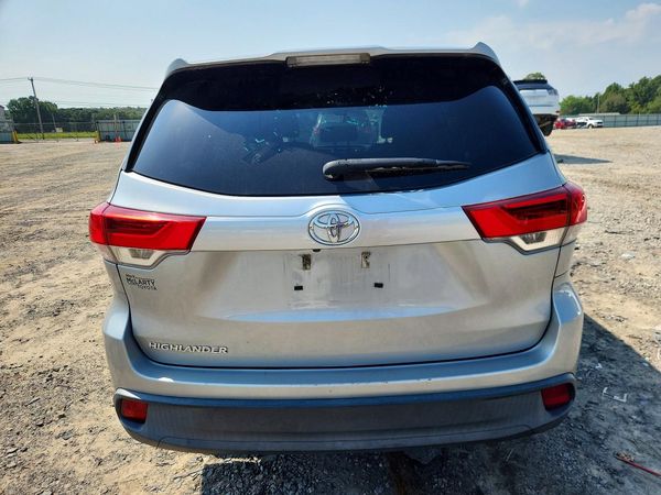 2018 TOYOTA HIGHLANDER LE